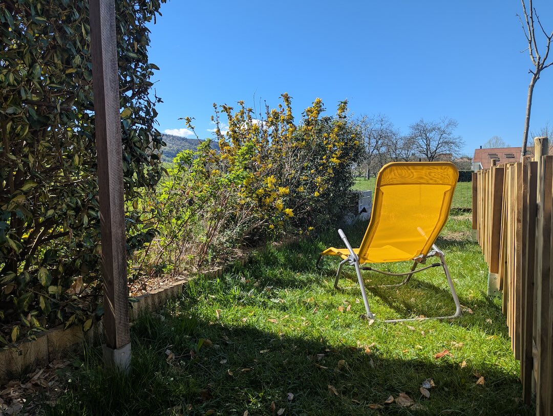 Jardin (6) - Gîte L'Ostal en Chartreuse Entrée de la Ninette au Domaine de Maubuisson, location de vacances à Ver-sur-Mer en Normandie, tout proche des plages du débarquement